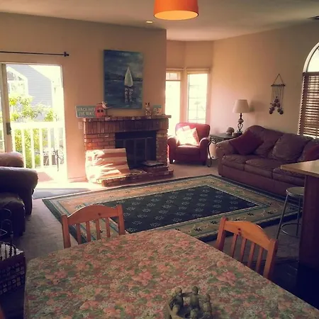 The Newport Family Peninsula Beach House